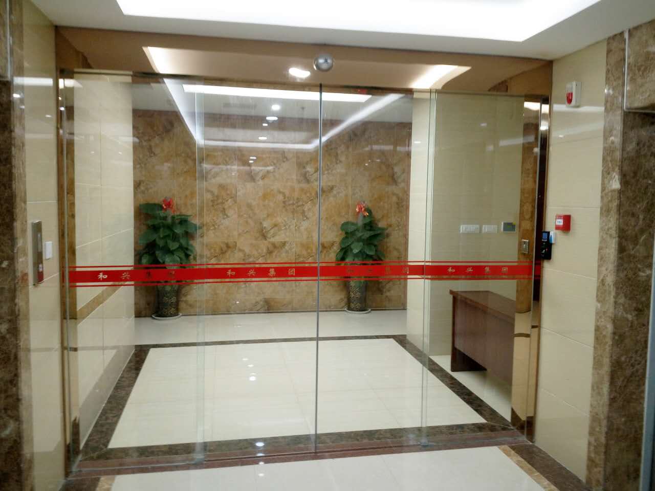 玻璃自動感應(yīng)門